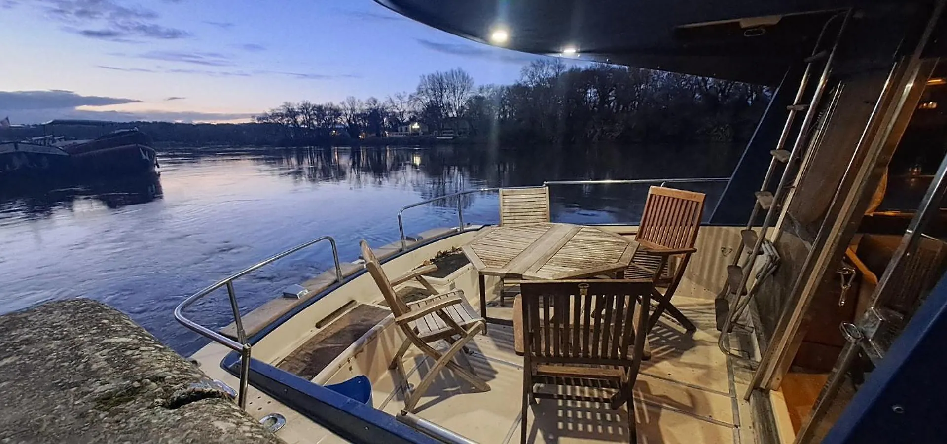 Hebergement Bateau A Quai Hotel Avignon Botel